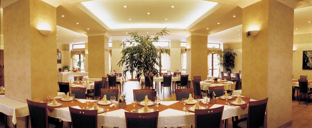 Hasik Hotel Magyarpolány Exterior foto