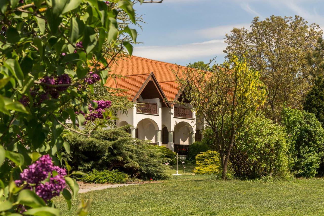 Hasik Hotel Magyarpolány Exterior foto